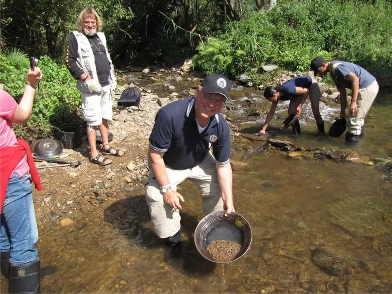 gold in panning Barberton