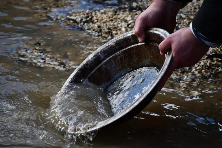 Mastering Gold Panning Techniques: 7 Expert Tips and Videos
