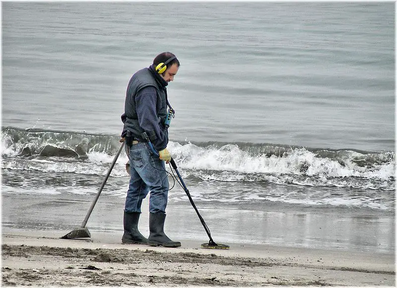 Top Beach Metal Detecting Tips for 2024: Uncover Hidden Treasures